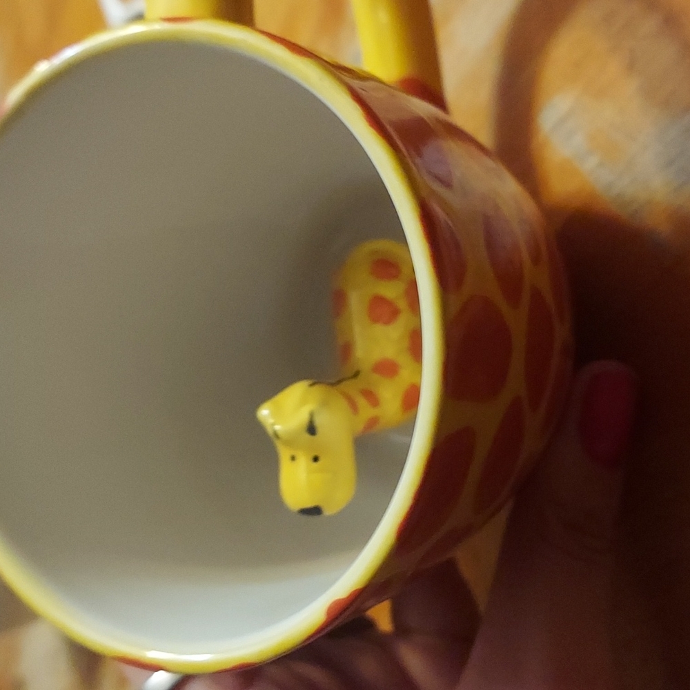 Giraffe in mug